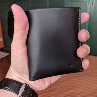Bellroy Note Sleeve hand